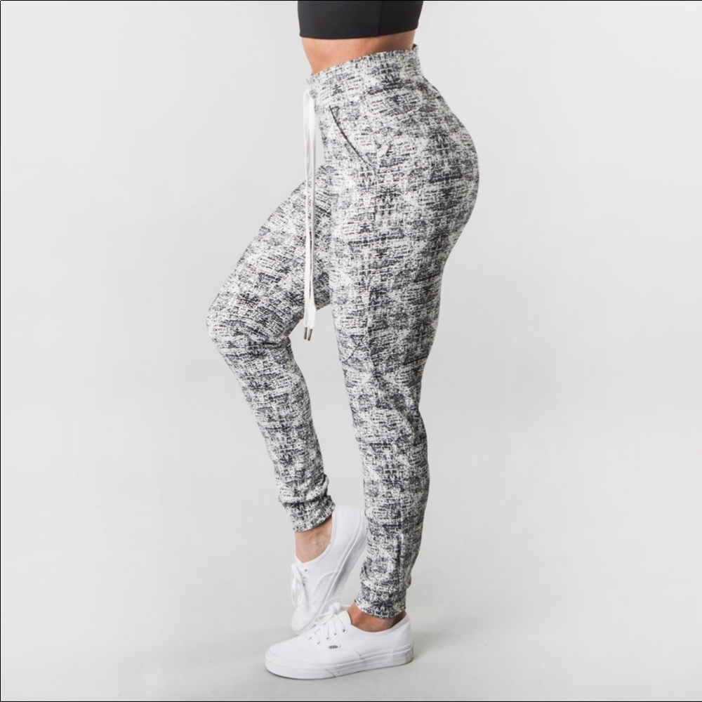 Jasmine jogger hustle print